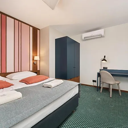 Apart-hotel Gwarna City Center By Renters