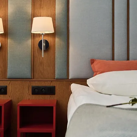 Gwarna City Center By Renters 3*