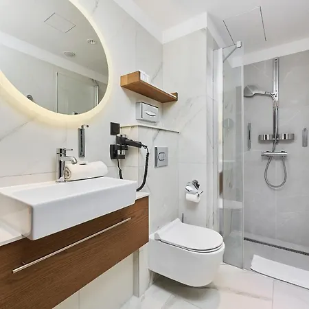 Gwarna City Center By Renters Aparthotel Vratislav