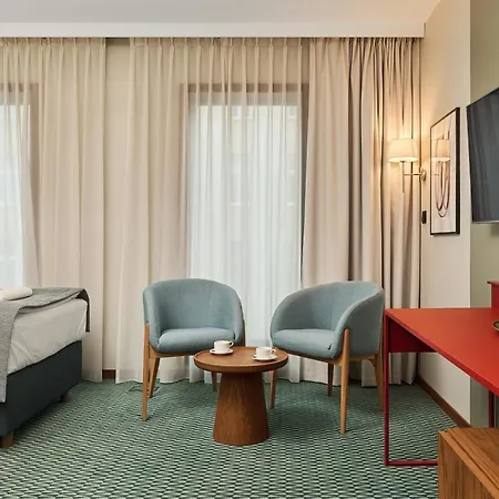 Gwarna City Center By Renters 3*