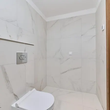 Gwarna City Center By Renters Aparthotel Vratislav