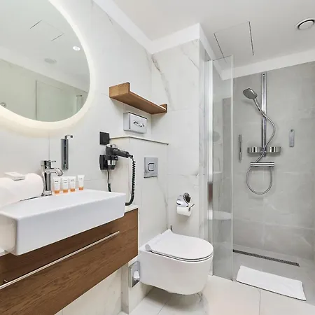 Gwarna City Center By Renters Aparthotel