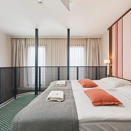 Gwarna City Center By Renters Aparthotel Vratislav