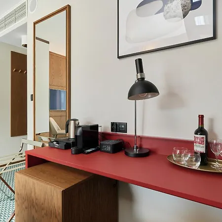 Gwarna City Center By Renters 3*