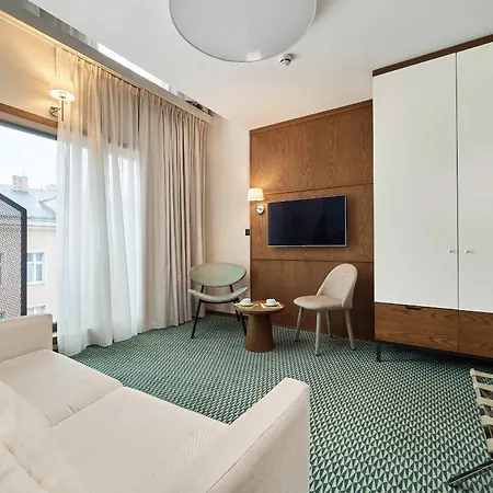 Gwarna City Center By Renters 3*